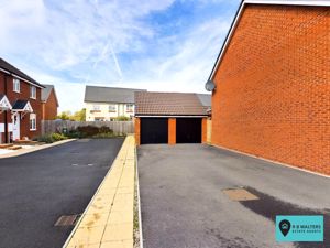 Garage and Parking - click for photo gallery